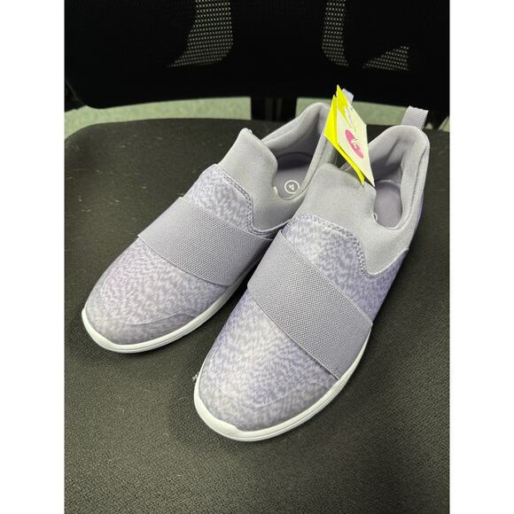 NWT Girls All in Motion Purple Delta Slip-On Hybrid Sneakers - Size 4 - Picture 1 of 4